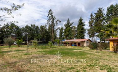 Casa en venta en Pirque: amplios espacios, piscina y gran quincho
