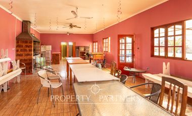 Casa en venta en Pirque: amplios espacios, piscina y gran quincho