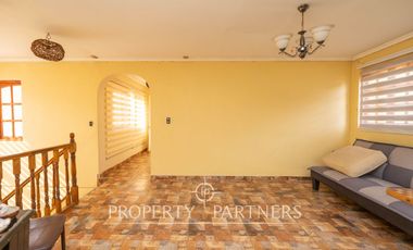 Casa en venta en Pirque: amplios espacios, piscina y gran quincho