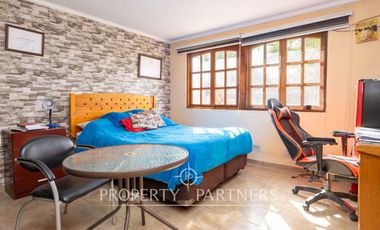 Casa en venta en Pirque: amplios espacios, piscina y gran quincho