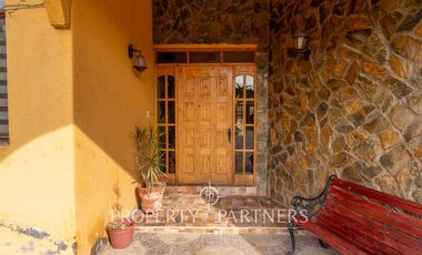 Casa en venta en Pirque: amplios espacios, piscina y gran quincho