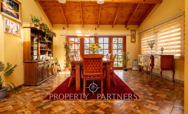 Casa en venta en Pirque: amplios espacios, piscina y gran quincho