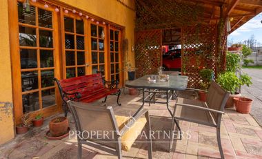 Casa en venta en Pirque: amplios espacios, piscina y gran quincho