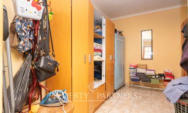 Casa en venta en Pirque: amplios espacios, piscina y gran quincho