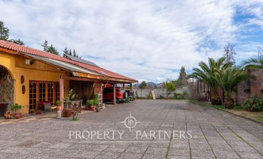 Casa en venta en Pirque: amplios espacios, piscina y gran quincho