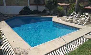 VENTA DE AMPLIA CASA EN MORELOS CON ALBERCA Y CABAÑAS.