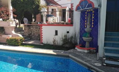 VENTA DE AMPLIA CASA EN MORELOS CON ALBERCA Y CABAÑAS.