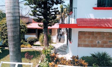 VENTA DE AMPLIA CASA EN MORELOS CON ALBERCA Y CABAÑAS.