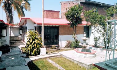 VENTA DE AMPLIA CASA EN MORELOS CON ALBERCA Y CABAÑAS.