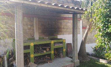 VENTA DE AMPLIA CASA EN MORELOS CON ALBERCA Y CABAÑAS.