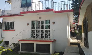 VENTA DE AMPLIA CASA EN MORELOS CON ALBERCA Y CABAÑAS.