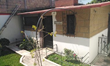 VENTA DE AMPLIA CASA EN MORELOS CON ALBERCA Y CABAÑAS.