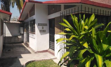 VENTA DE AMPLIA CASA EN MORELOS CON ALBERCA Y CABAÑAS.