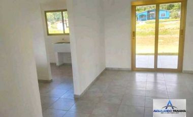 Alquilo linda casa en San Isidro, Bugaba. Moderno diseño y muy amplio