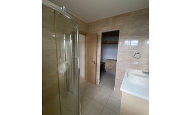 SE ALQUILA APARTAMENTO AMOBLADO EN BRISAS DEL GOLF
