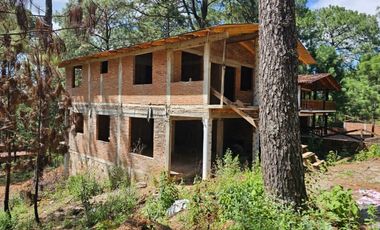 Bonita cabaña en construcción para remodelación en zona céntrica de mazamitla, Jalisco con vista panorámica al bosque.