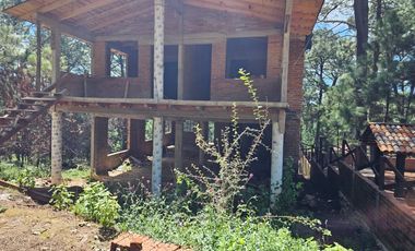 Bonita cabaña en construcción para remodelación en zona céntrica de mazamitla, Jalisco con vista panorámica al bosque.