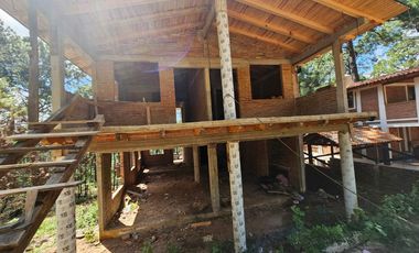 Bonita cabaña en construcción para remodelación en zona céntrica de mazamitla, Jalisco con vista panorámica al bosque.