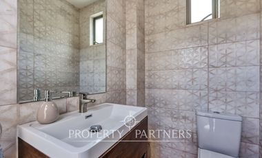 Gran casa mediterránea en condominio Santuario del Valle