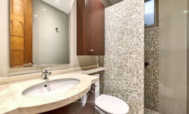Gran casa mediterránea en condominio Santuario del Valle