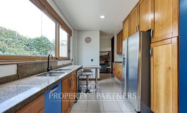 Gran casa mediterránea en condominio Santuario del Valle