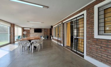 VENTA/PERMUTA - Casa - 3 dormitorios con pileta - Roldan