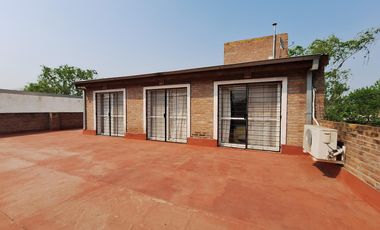VENTA/PERMUTA - Casa - 3 dormitorios con pileta - Roldan