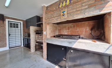 VENTA/PERMUTA - Casa - 3 dormitorios con pileta - Roldan