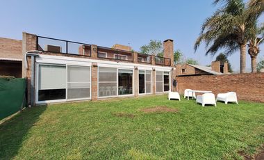 VENTA/PERMUTA - Casa - 3 dormitorios con pileta - Roldan