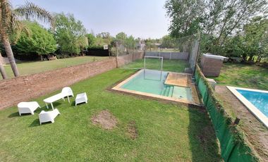 VENTA/PERMUTA - Casa - 3 dormitorios con pileta - Roldan