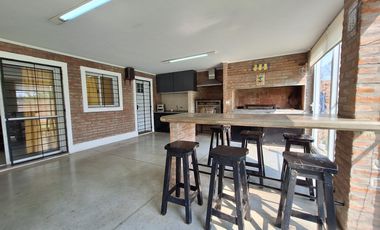 VENTA/PERMUTA - Casa - 3 dormitorios con pileta - Roldan