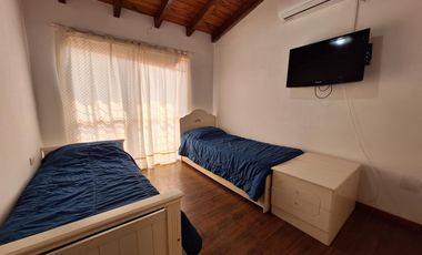 VENTA/PERMUTA - Casa - 3 dormitorios con pileta - Roldan