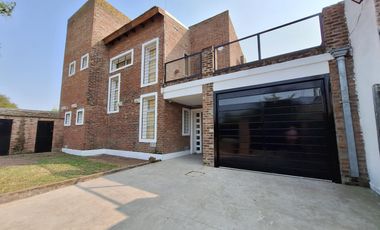 VENTA/PERMUTA - Casa - 3 dormitorios con pileta - Roldan