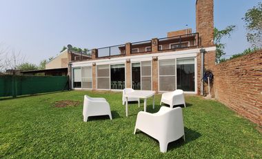 VENTA/PERMUTA - Casa - 3 dormitorios con pileta - Roldan