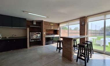 VENTA/PERMUTA - Casa - 3 dormitorios con pileta - Roldan