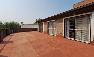 VENTA/PERMUTA - Casa - 3 dormitorios con pileta - Roldan