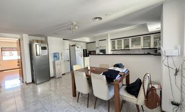 Departamento de 4 dormitorios en piso exclusivo frente a monumento - Córdoba 695 Piso 7