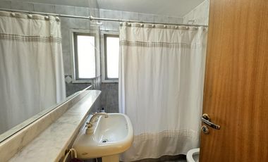 Departamento de 4 dormitorios en piso exclusivo frente a monumento - Córdoba 695 Piso 7