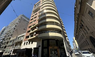 Departamento de 4 dormitorios en piso exclusivo frente a monumento - Córdoba 695 Piso 7