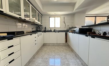 Departamento de 4 dormitorios en piso exclusivo frente a monumento - Córdoba 695 Piso 7