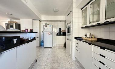 Departamento de 4 dormitorios en piso exclusivo frente a monumento - Córdoba 695 Piso 7