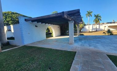 RESIDENCIA EN PRIVADA COLONIAL, EN CHUBURNA