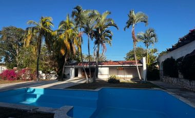 RESIDENCIA EN PRIVADA COLONIAL, EN CHUBURNA