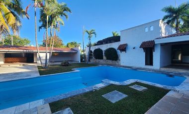 RESIDENCIA EN PRIVADA COLONIAL, EN CHUBURNA