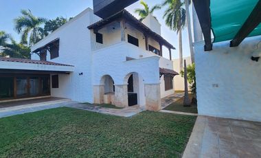 RESIDENCIA EN PRIVADA COLONIAL, EN CHUBURNA