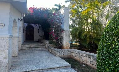 RESIDENCIA EN PRIVADA COLONIAL, EN CHUBURNA