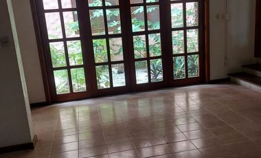 RESIDENCIA EN PRIVADA COLONIAL, EN CHUBURNA