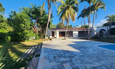 RESIDENCIA EN PRIVADA COLONIAL, EN CHUBURNA