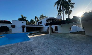 RESIDENCIA EN PRIVADA COLONIAL, EN CHUBURNA