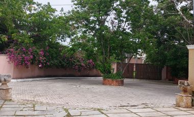 RESIDENCIA EN PRIVADA COLONIAL, EN CHUBURNA